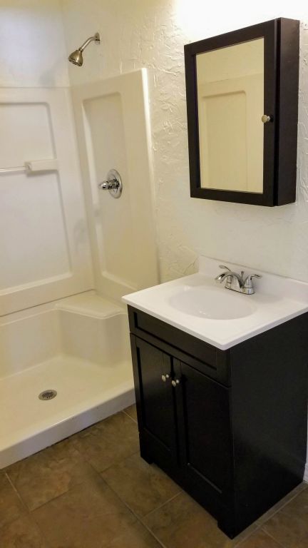 Full Bath off Bedroom#1